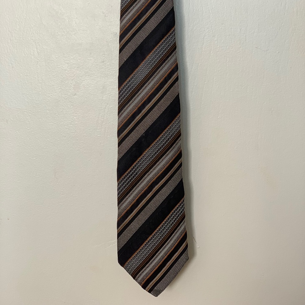 Etro Men’s Tie. Made in Italy.